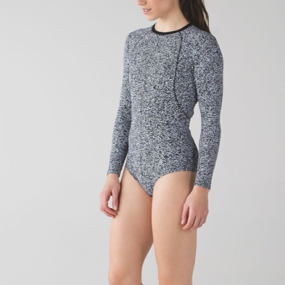 Lululemon & go Til Dawn Bodysuit
Flashback Static White Black size 10